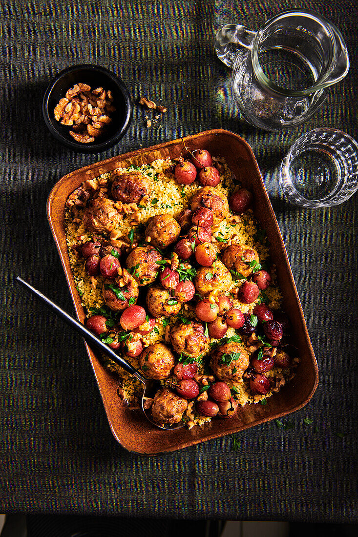 Meatballs with roasted grapes from the oven