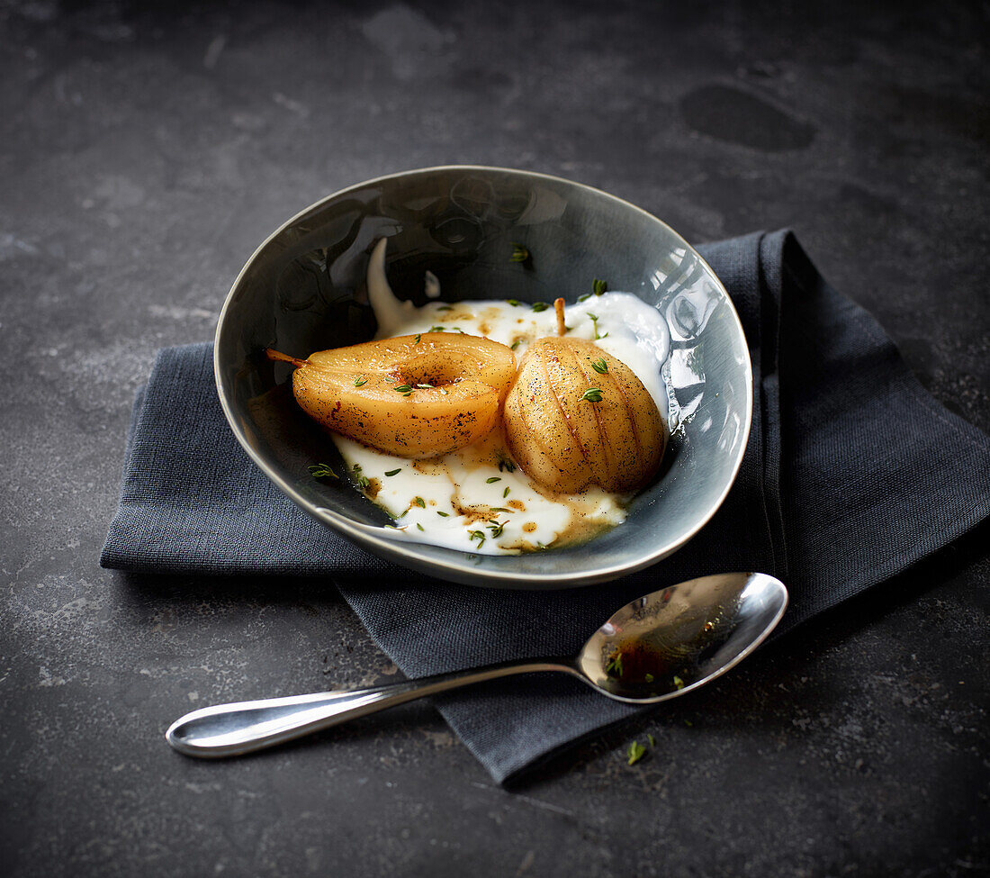 Yoghurt with poached vanilla-honey pears
