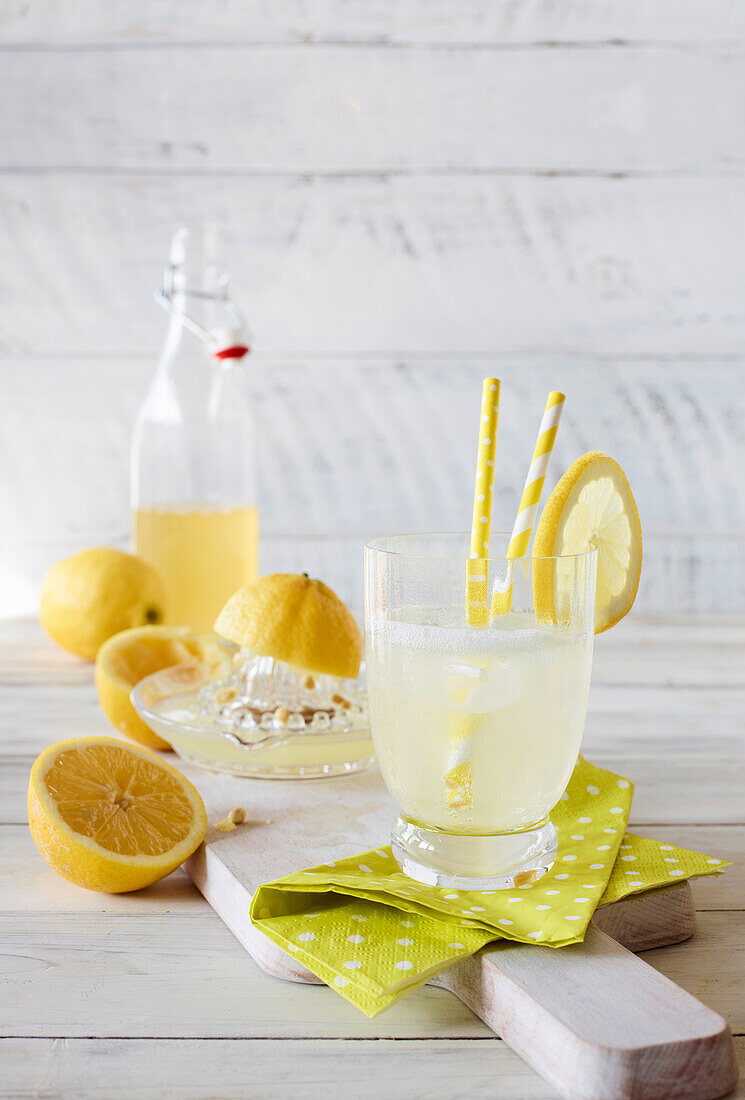 Hausgemachte Zitronenlimonade