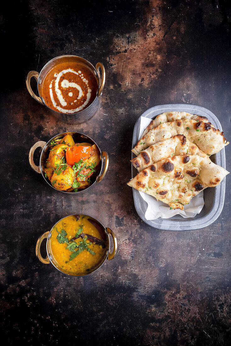 Indian vegetables with garlic naan