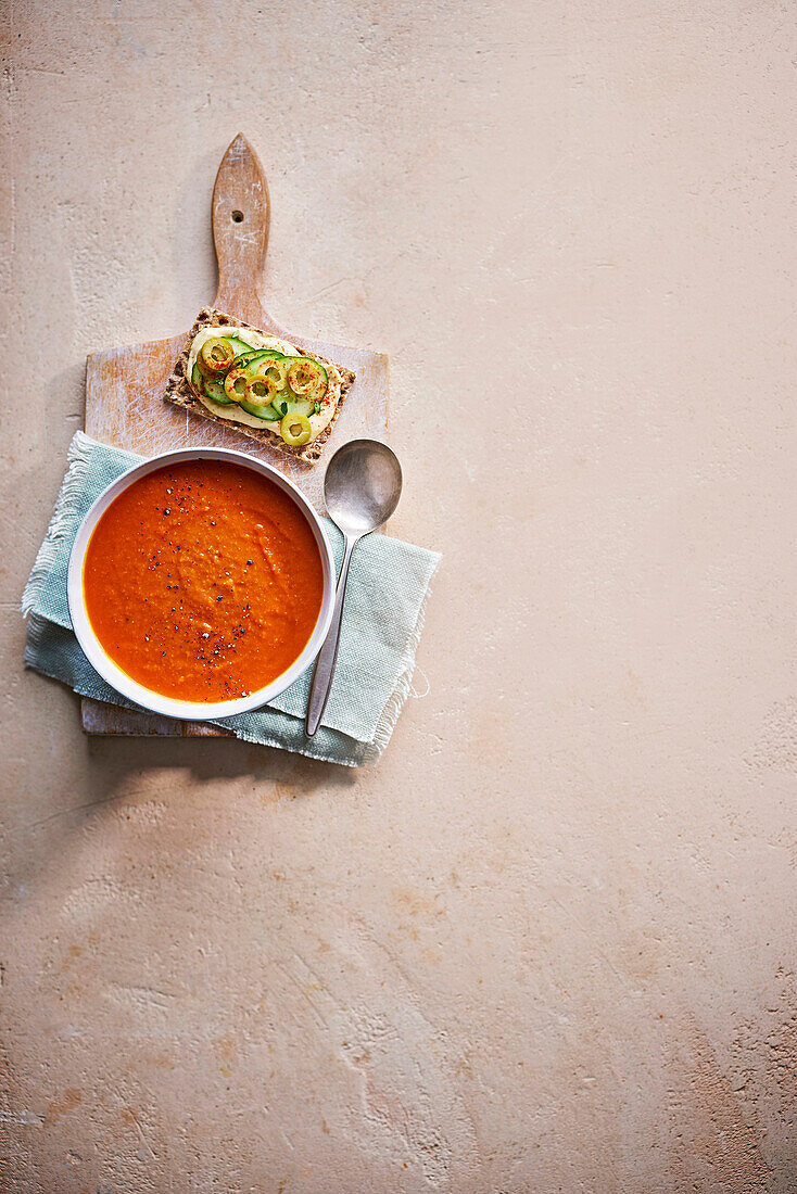 Tomato soup with hummus crispbread