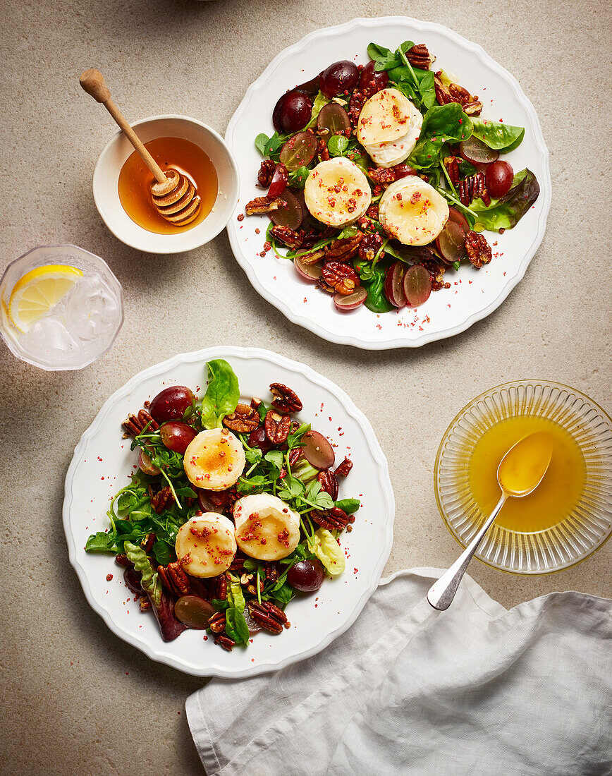 Traubensalat mit Ziegenkäse und Pecannüssen