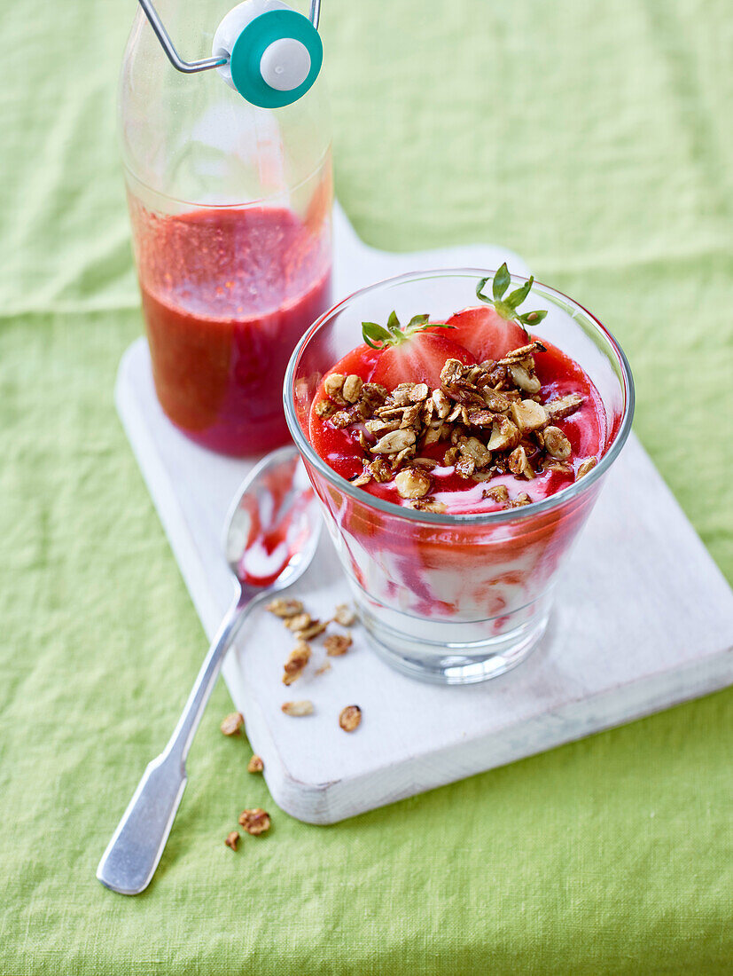 Strawberry yoghurt with granola