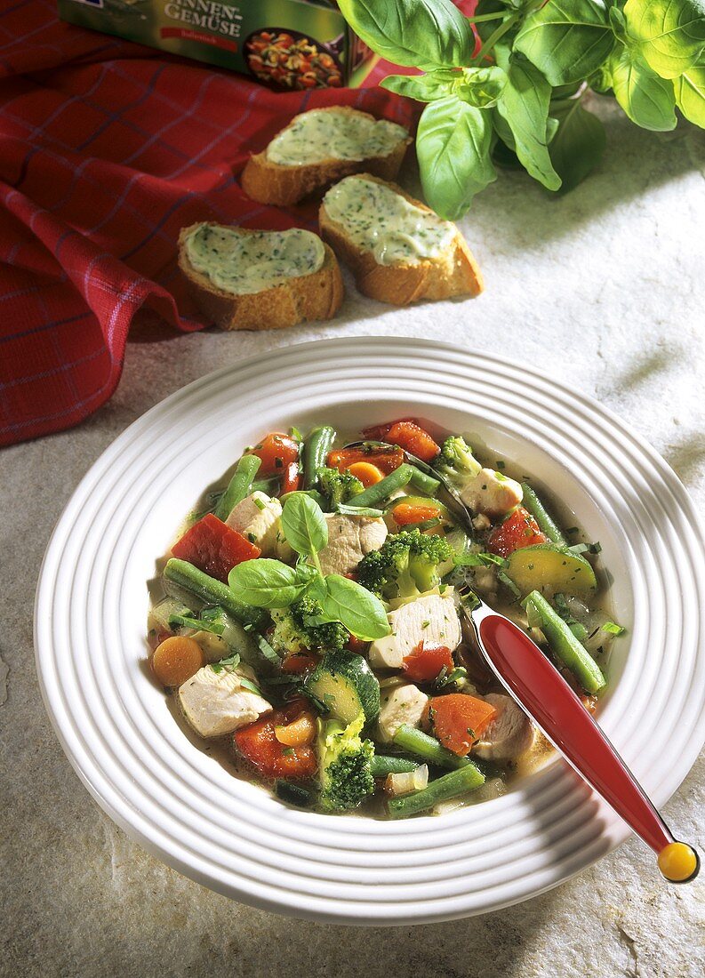 Minestrone al pollo (Gemüsetopf mit Huhn, Italien)