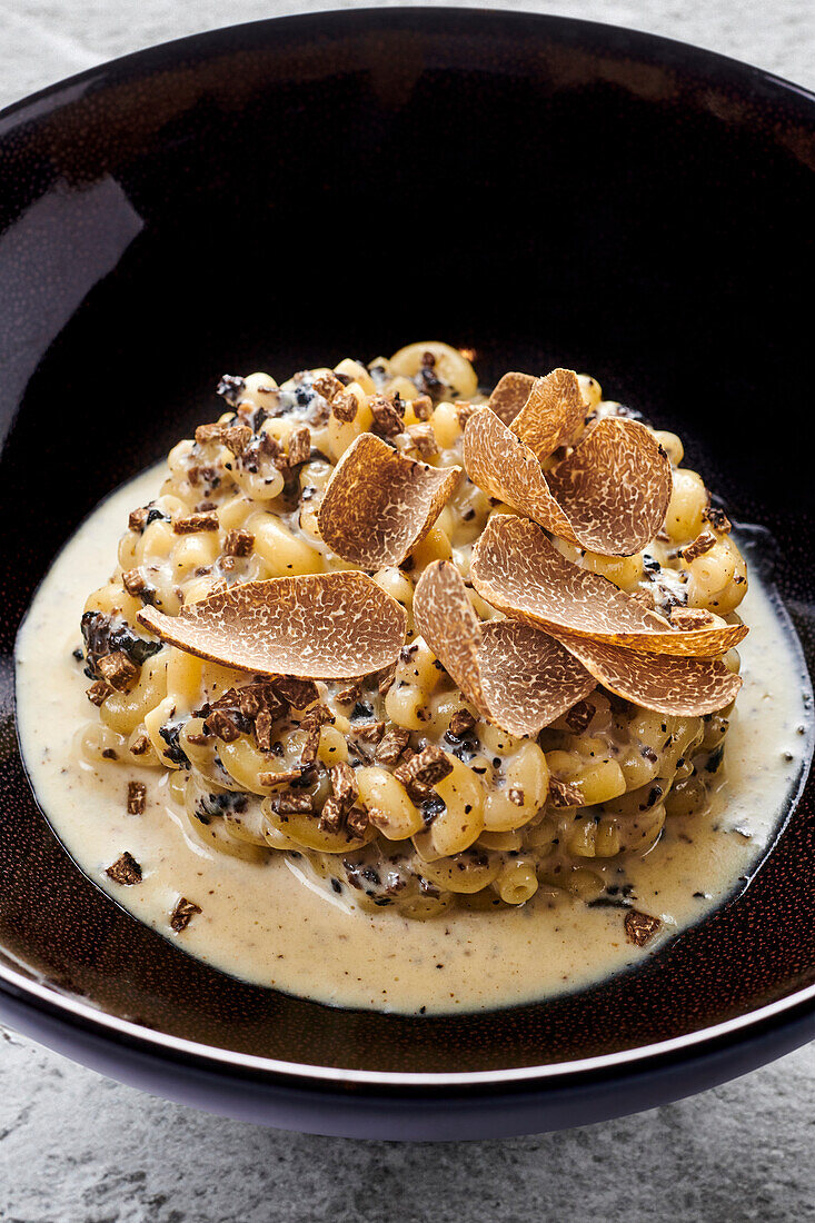 Croissant noodles with truffle