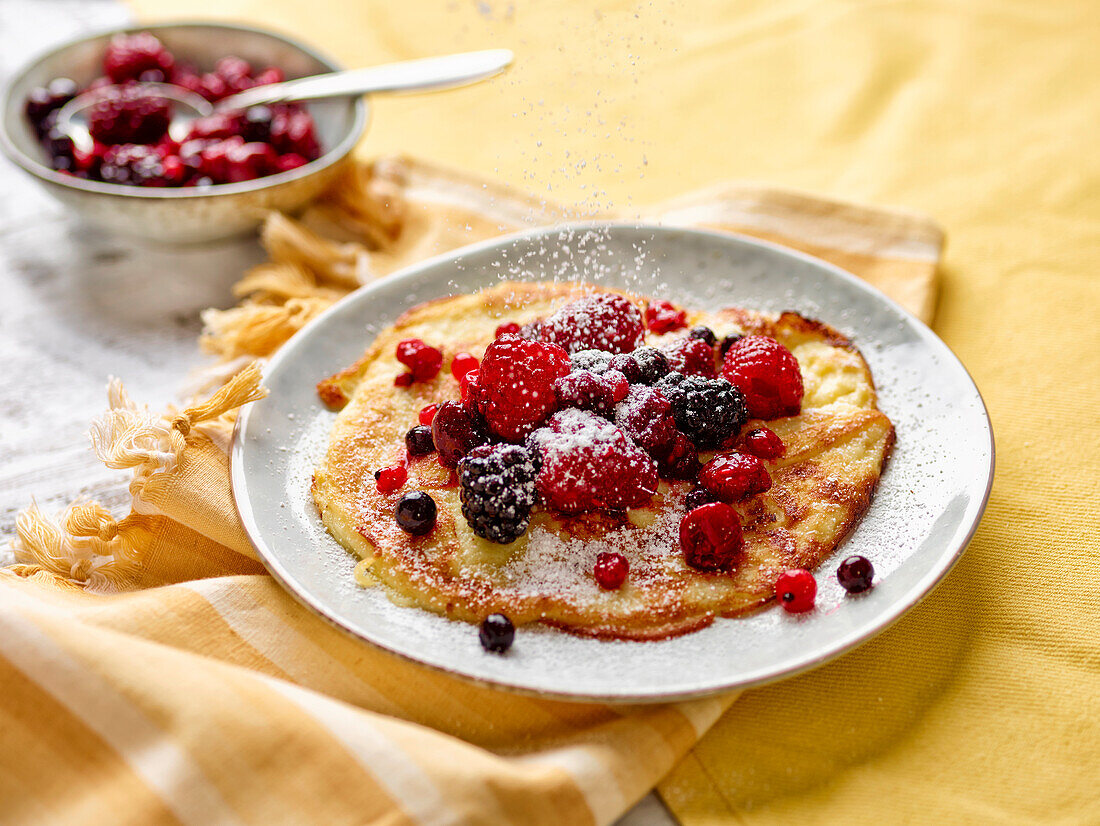 Quark omelette with wild berries