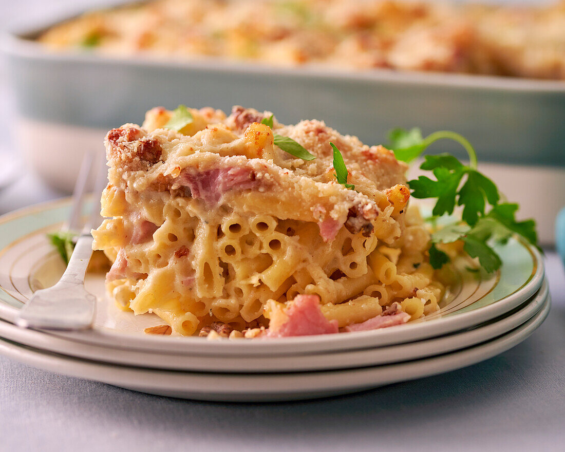 Makkaroniauflauf mit Schinken und Roquefort