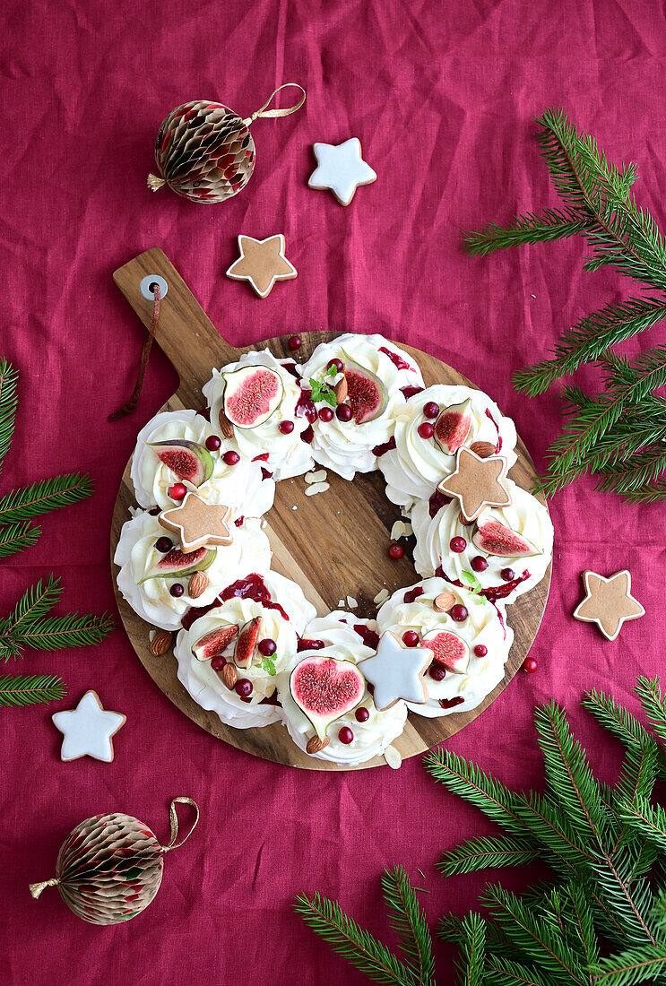 Meringue wreath with cranberry confit and macaroon cream