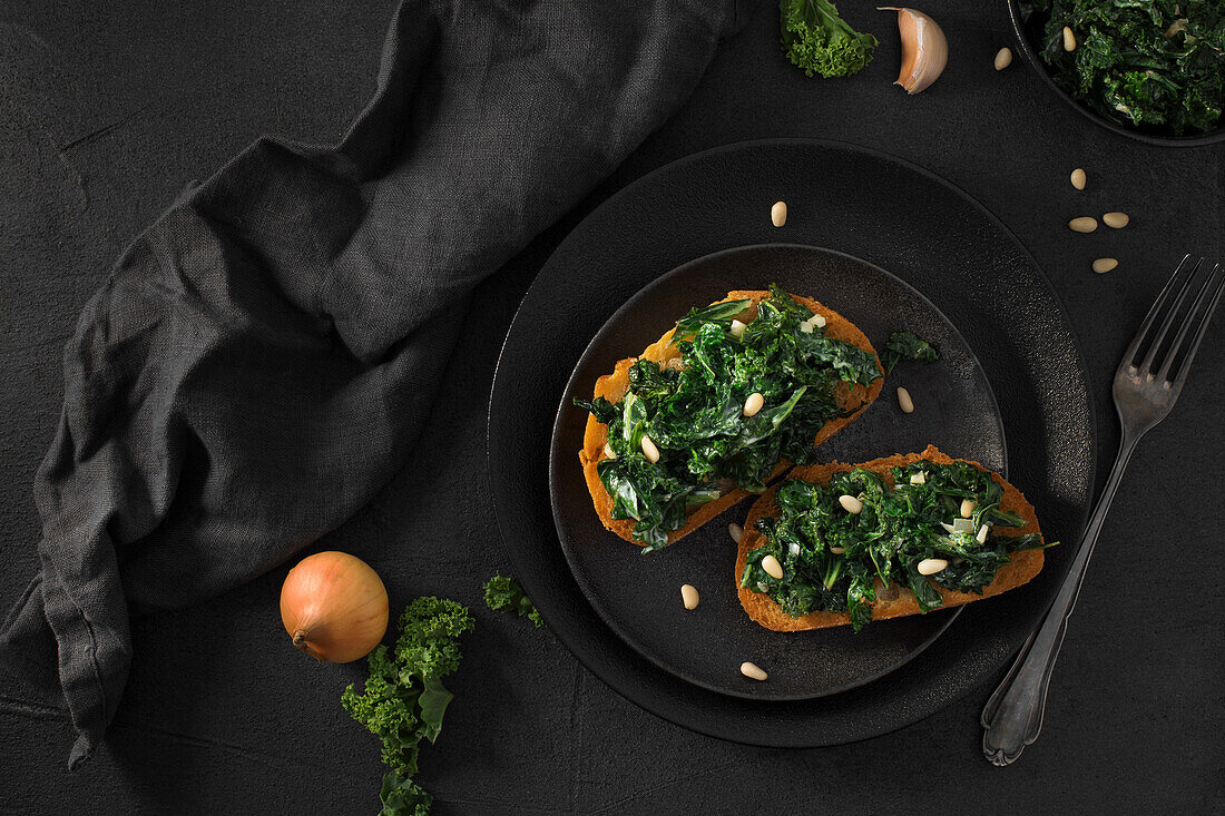 Bruschetta with kale and pine nuts