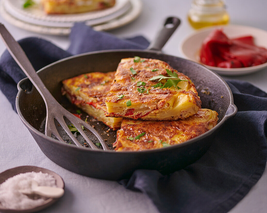 Tortilla mit Piquillo-Paprika und Serranoschinken