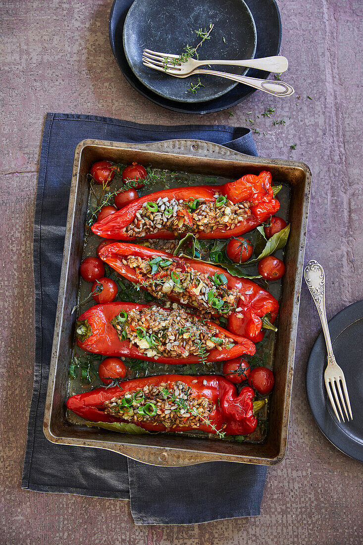 Stuffed pointed papriika with emmer and feta from the oven