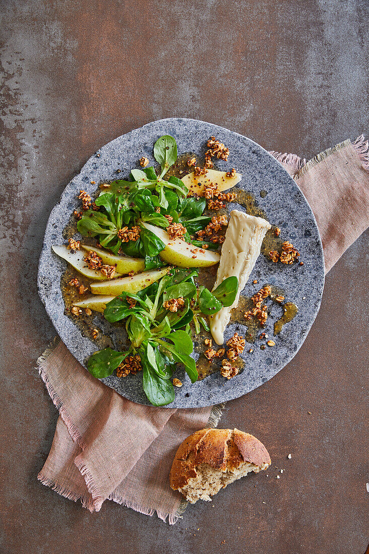 Lamb's lettuce with pear, brie and oat crisp