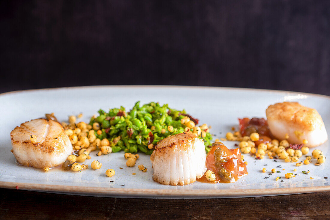 Scallops with ginger chutney and lentil puree