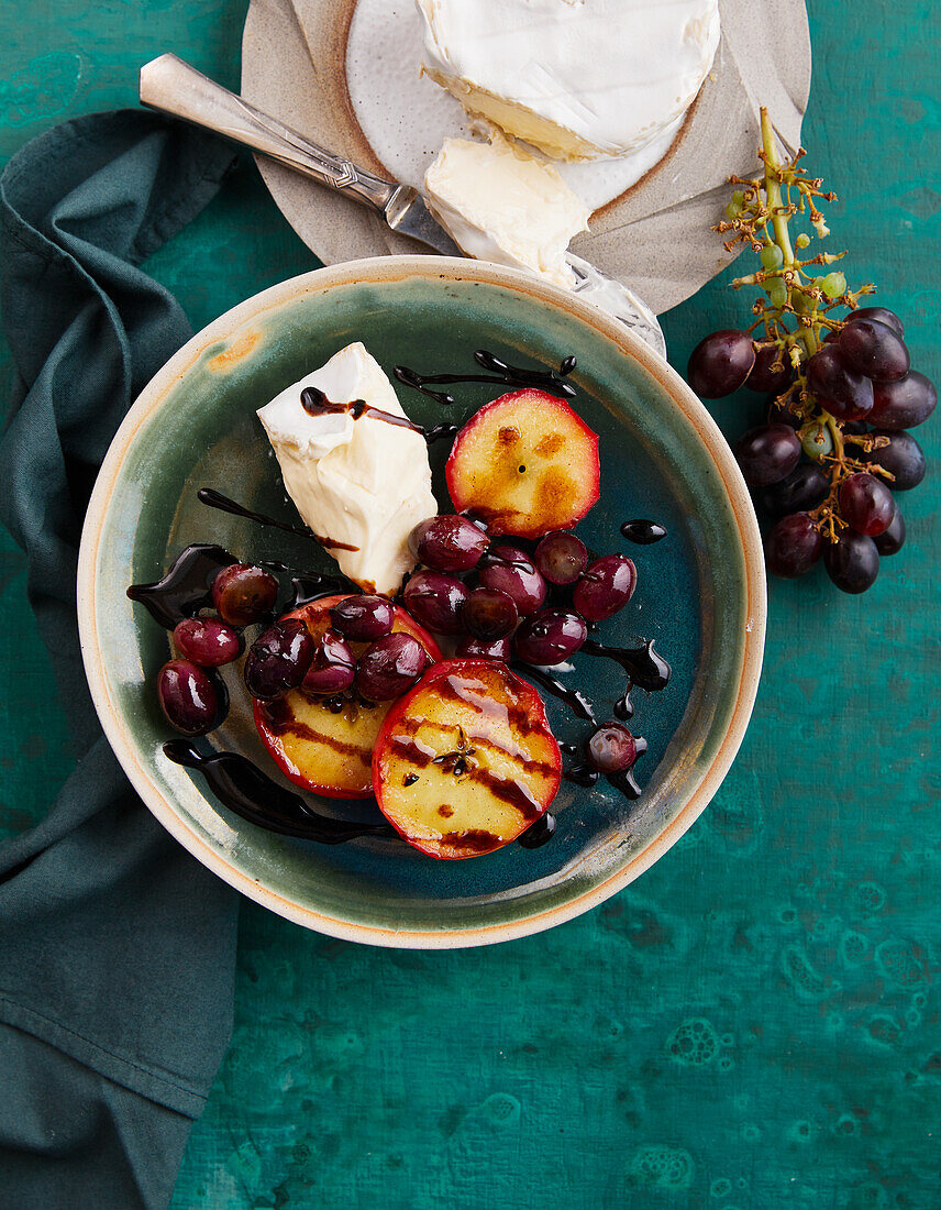 Caramelised balsamic apple wedges with Brillat-Savarin cheese