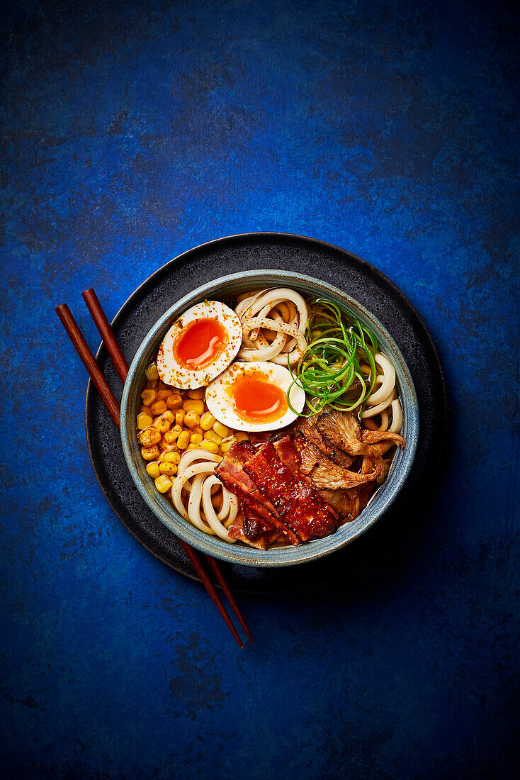 Udon noodle bowl with sweetcorn, eggs and bacon