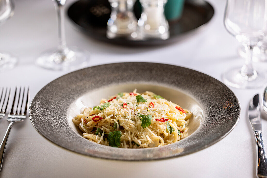 Italian spaghetti aglio e olio