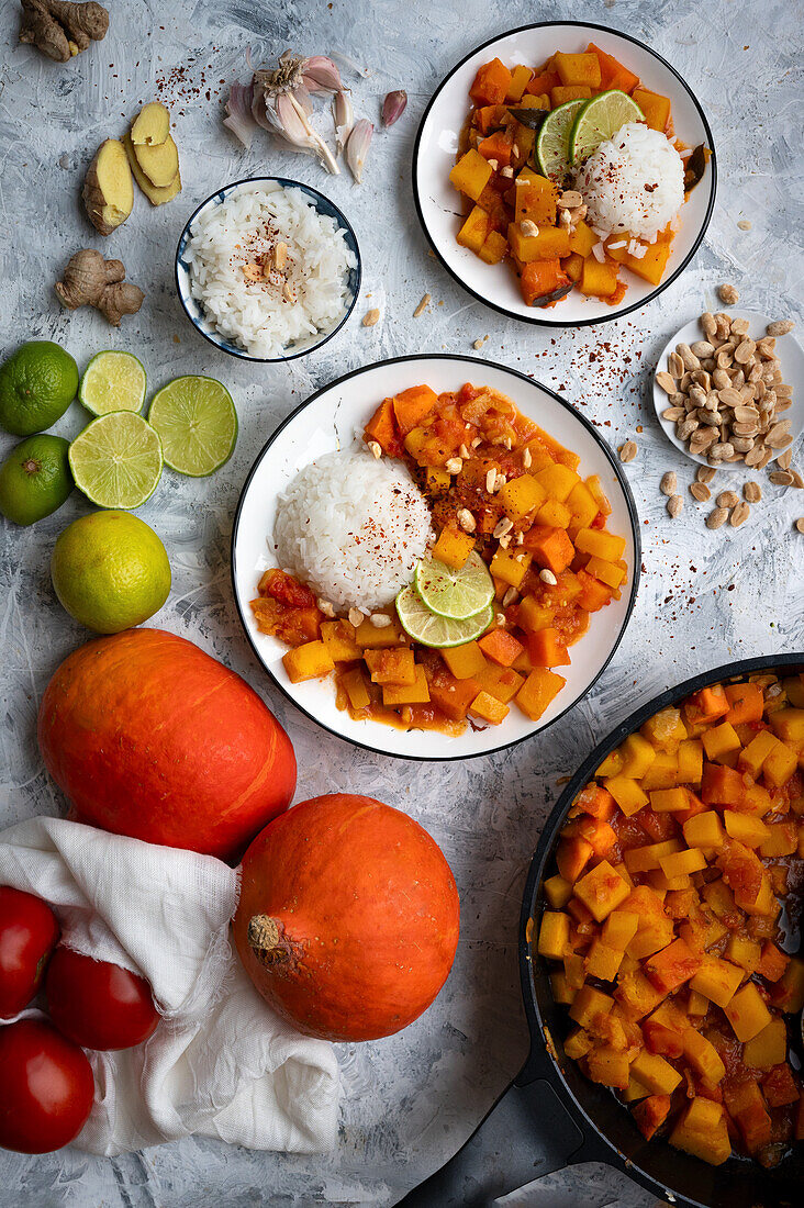 Vegetarisches Kürbiscurry mit Reis