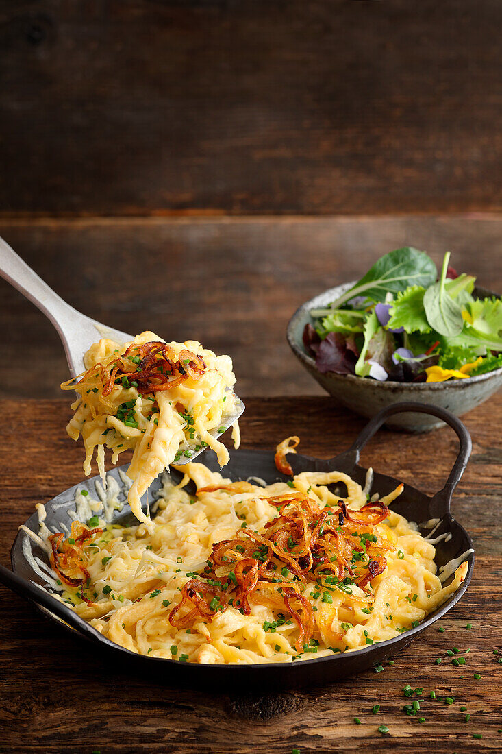 Allgäuer Käsespätzle mit gerösteten Butterzwiebeln