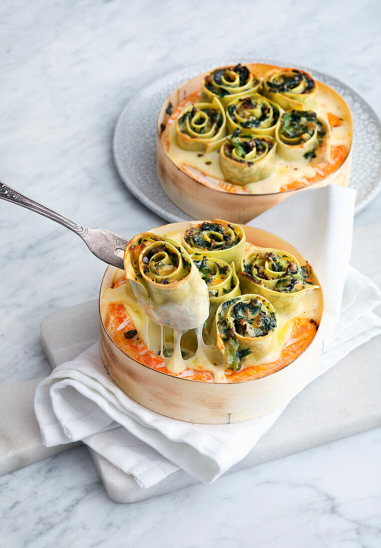 Nudelschnecken mit Spinat-Pilz-Füllung