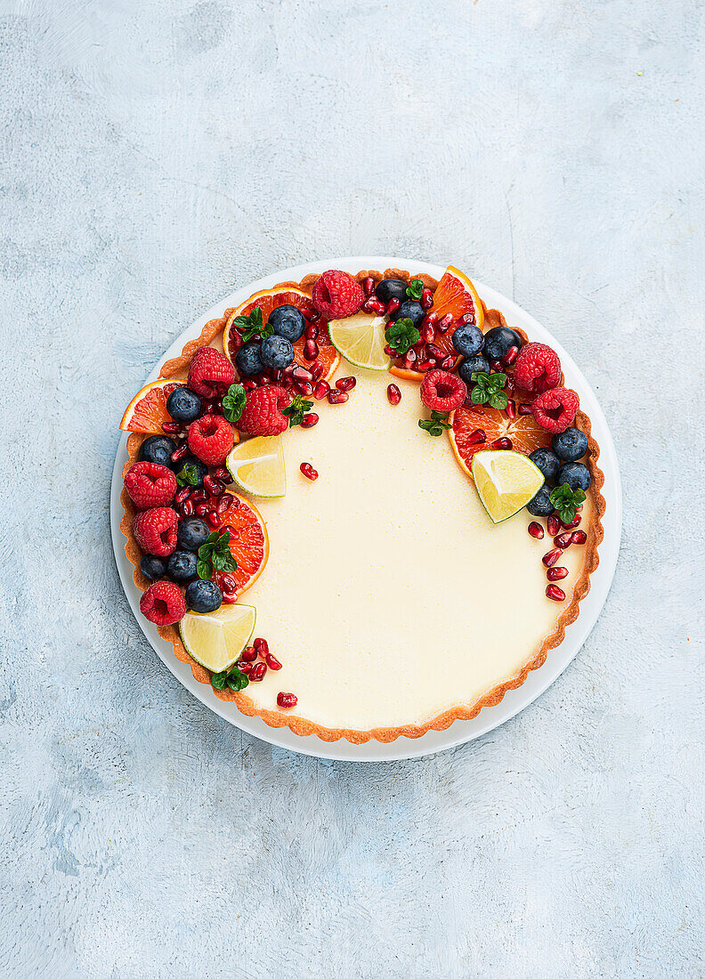 Pannacotta-Tarte mit Sommerbeeren