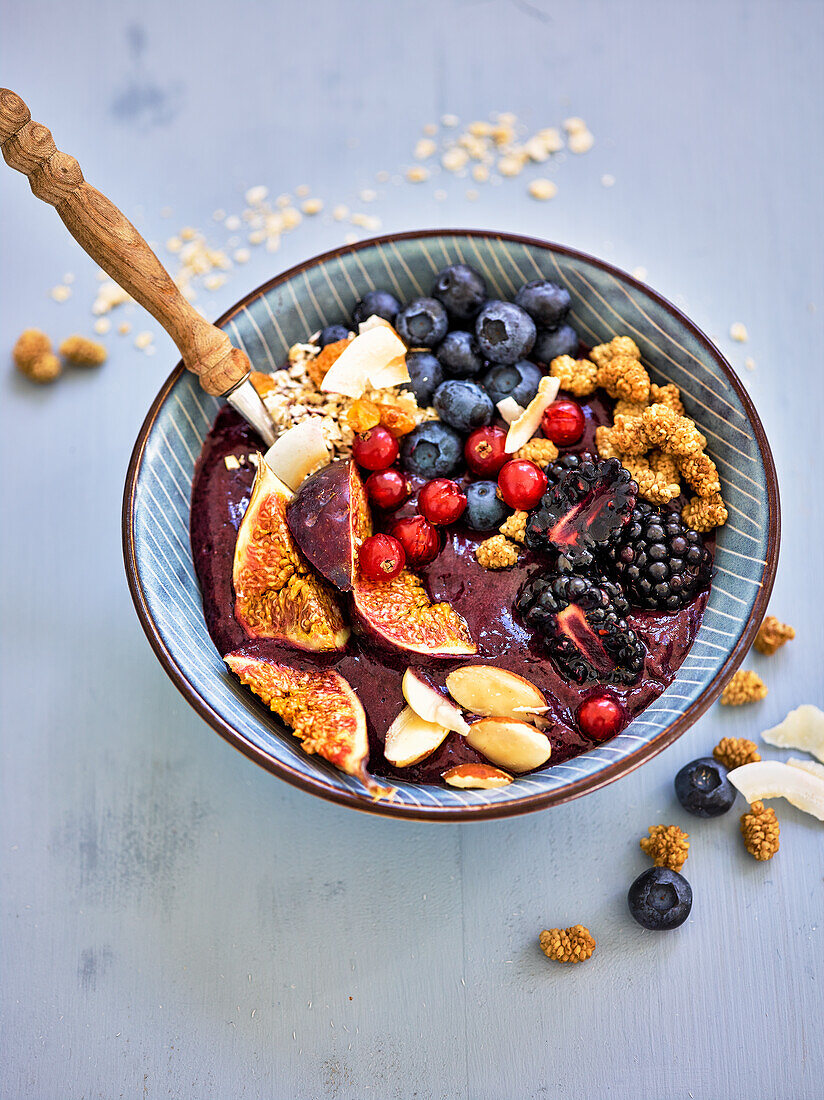 Fruity breakfast bowl with blueberries, courgette and banana