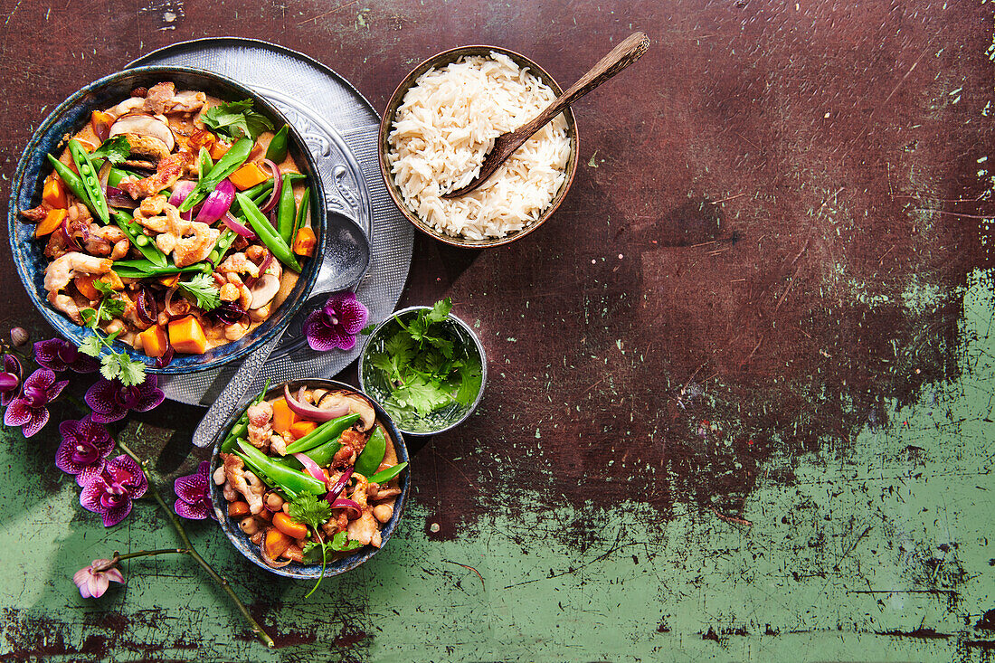 Mild curry chicken thighs with chickpeas and rice