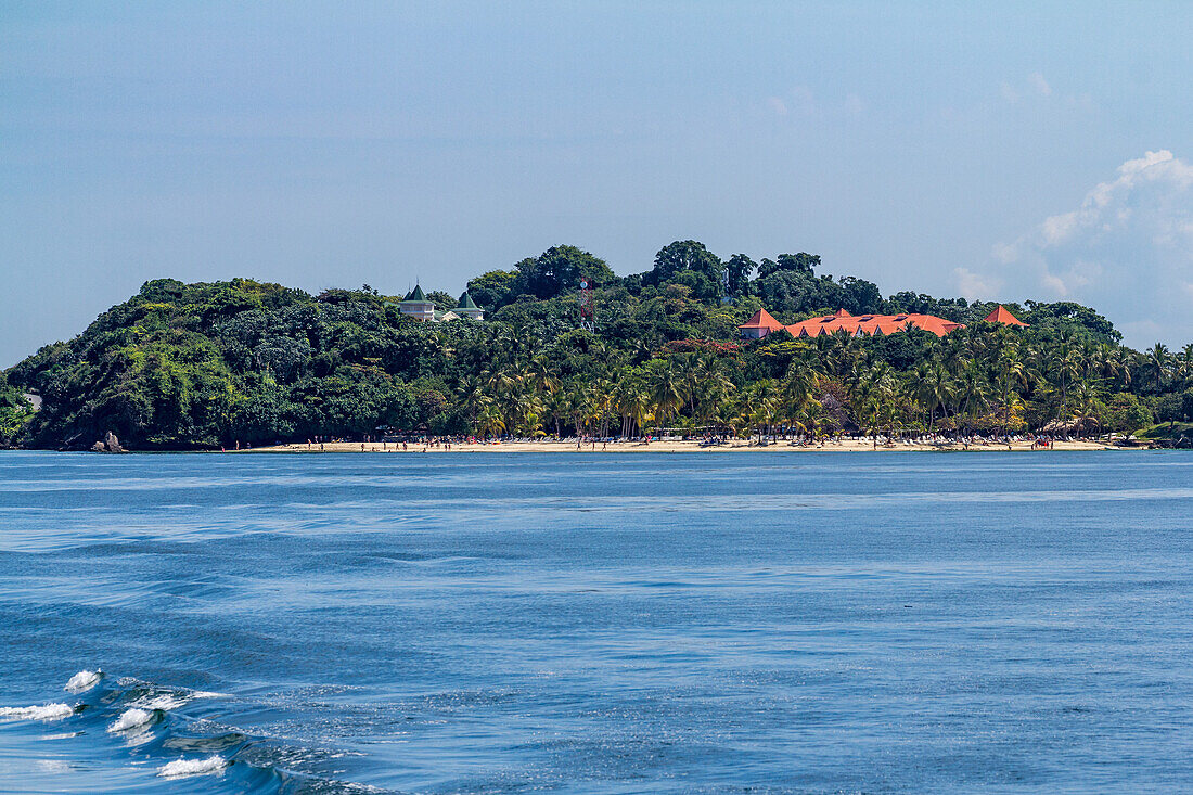 Cayo Levantado, eine Ferieninsel in der Bucht von Samana in der Dominikanischen Republik