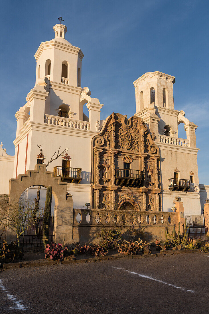 Mission San Xavier del Bac, Tucson Arizona. Erbaut im Barockstil mit maurischer und byzantinischer Architektur