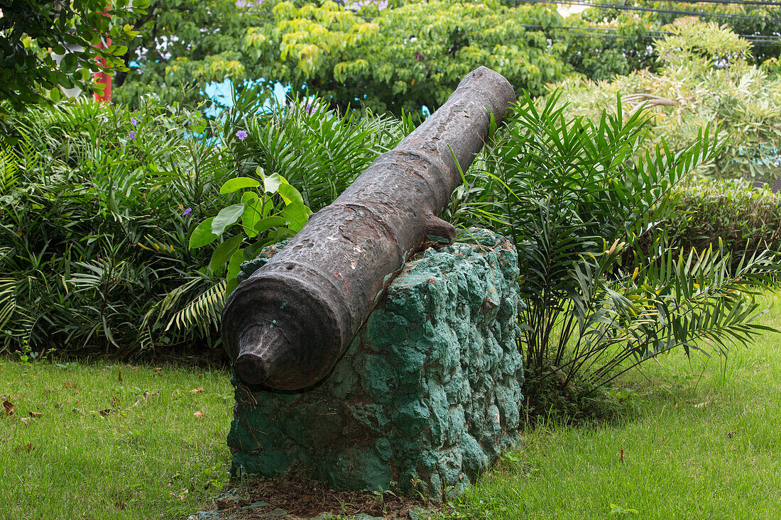 Eine historische spanische Kanone im Iberoamerica Park in Santo Domingo, Dominikanische Republik