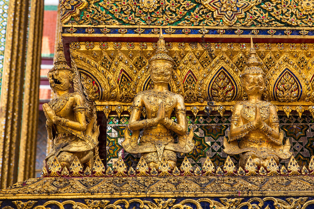 Small yaksha guardian statues on the Phra Mondhop in the Grand Palace complex in Bangkok, Thailand. A yaksha or yak is a guardian spirit in Thai lore.