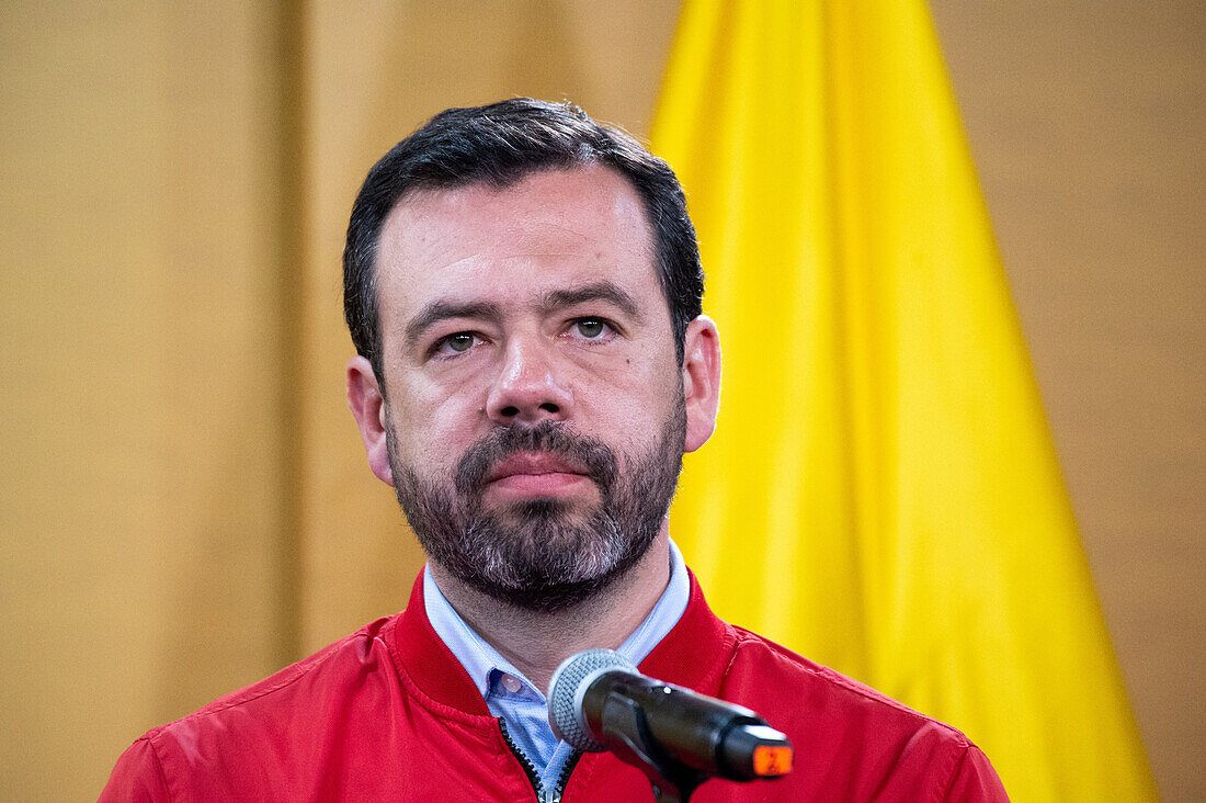 Der gewählte Bürgermeister von Bogota, Carlos Fernando Galan, während einer Pressekonferenz nach einem Treffen zwischen der Bürgermeisterin von Bogota, Claudia Lopez, und dem gewählten Bürgermeister, Carlos Fernando Galan, in Bogota, Kolumbien, 30. Oktober 2023