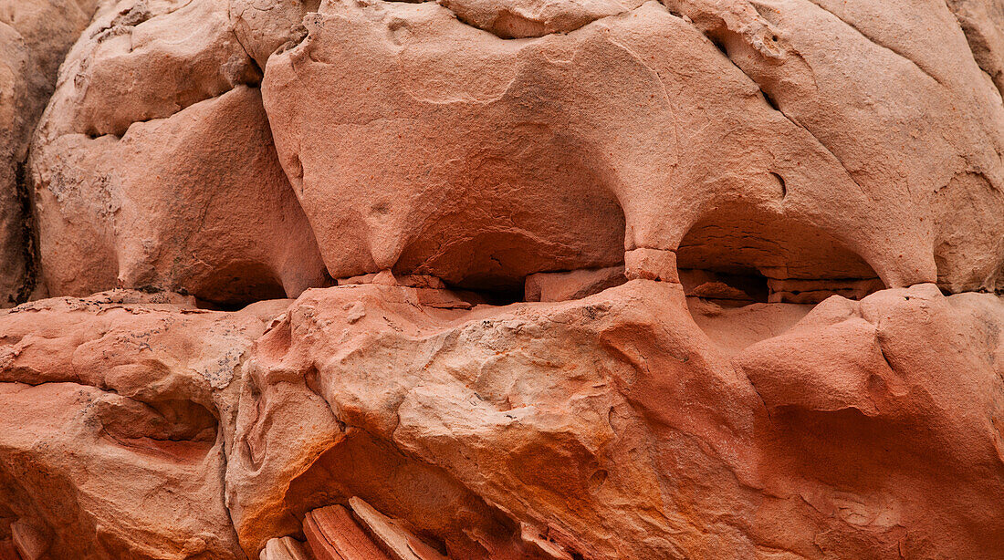 Erodierte Navajo-Sandsteinformationen in der White Pocket Recreation Area, Vermilion Cliffs National Monument, Arizona