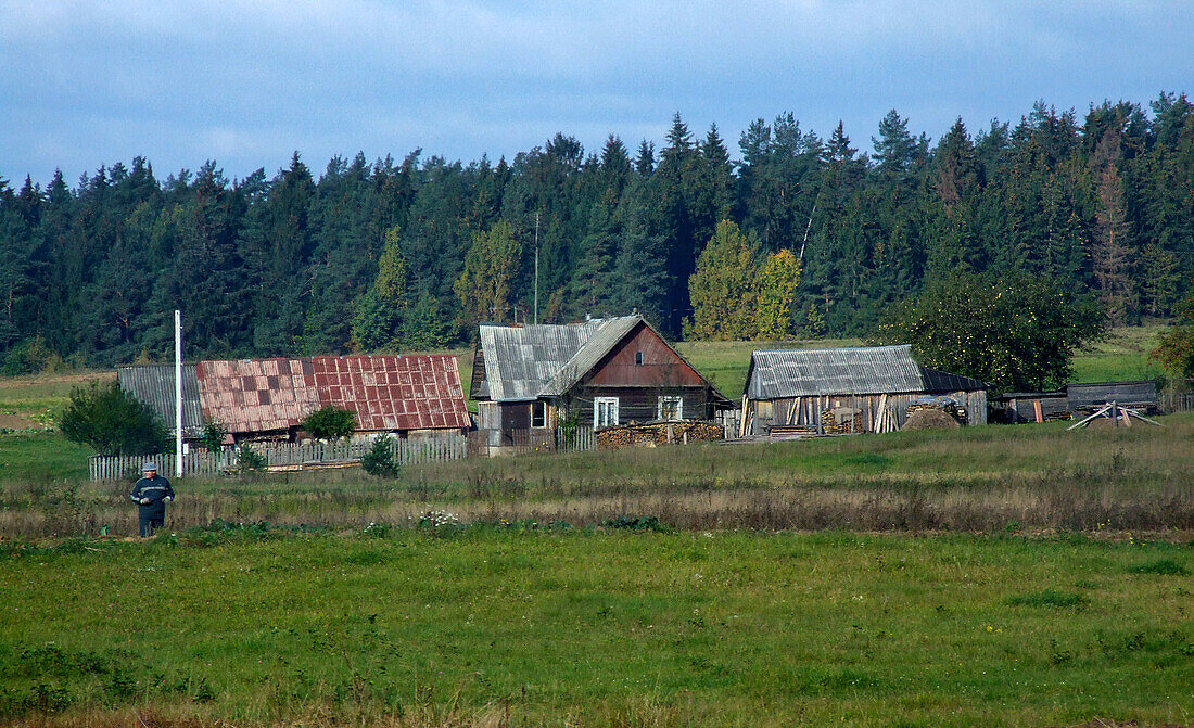 Ein traditioneller Bauernhof in der litauischen Provinz Vilnius, nahe der Grenze zu Weißrussland