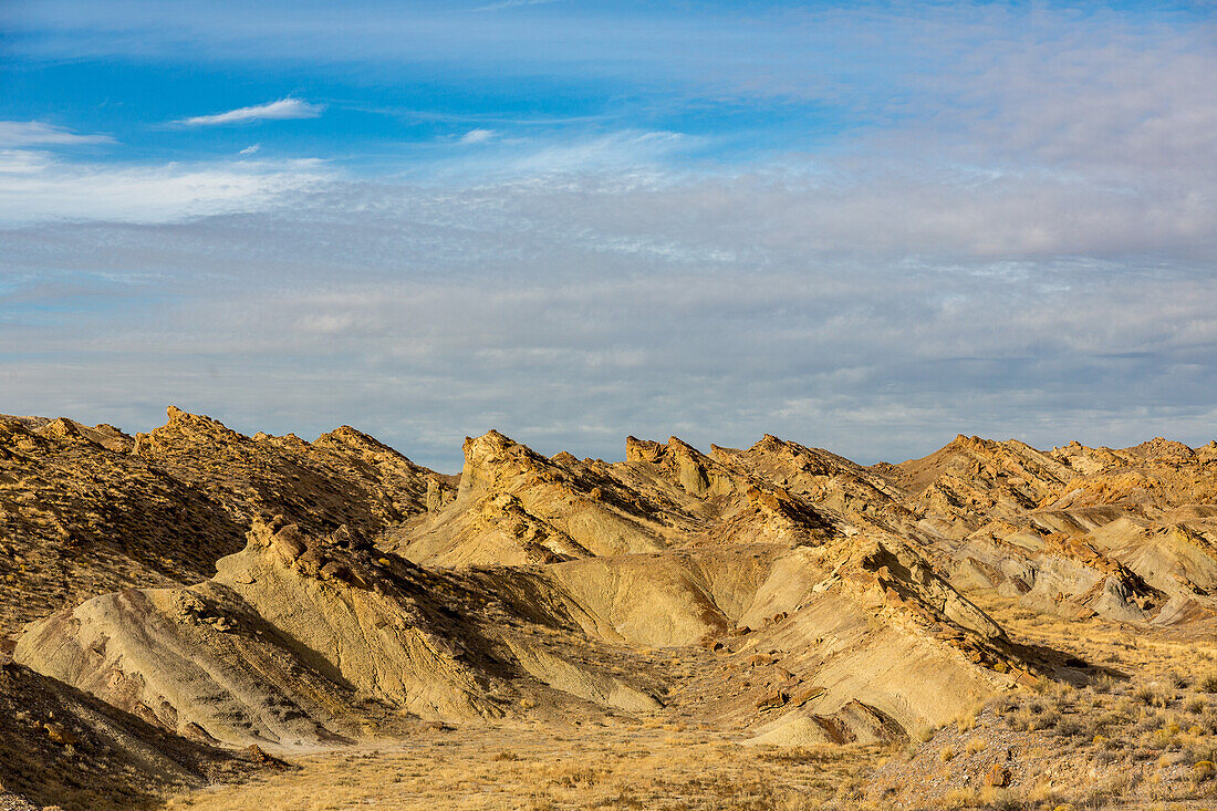Eine erodierte Antiklinale in der frühkambrischen Menefee-Formation bei Hogback, New Mexico, im Navajo-Indianerreservat