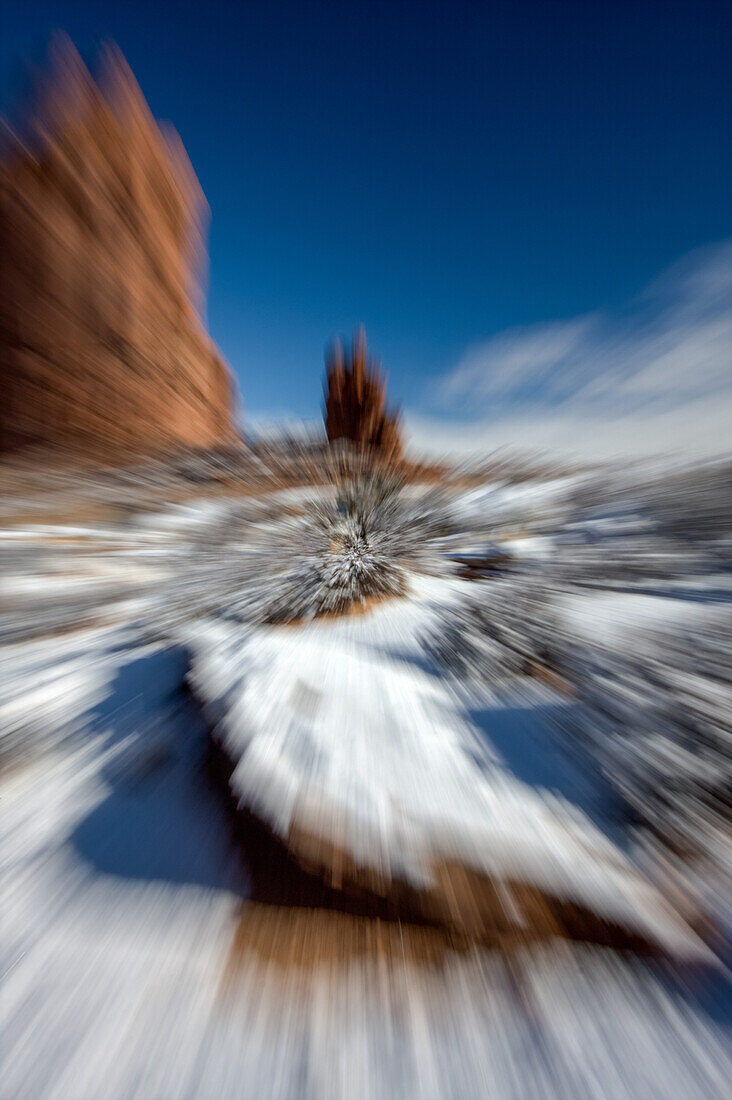 Spezialeffekt-Zoomtechnik zur Erzeugung radialer Unschärfe. Arches-Nationalpark, Utah
