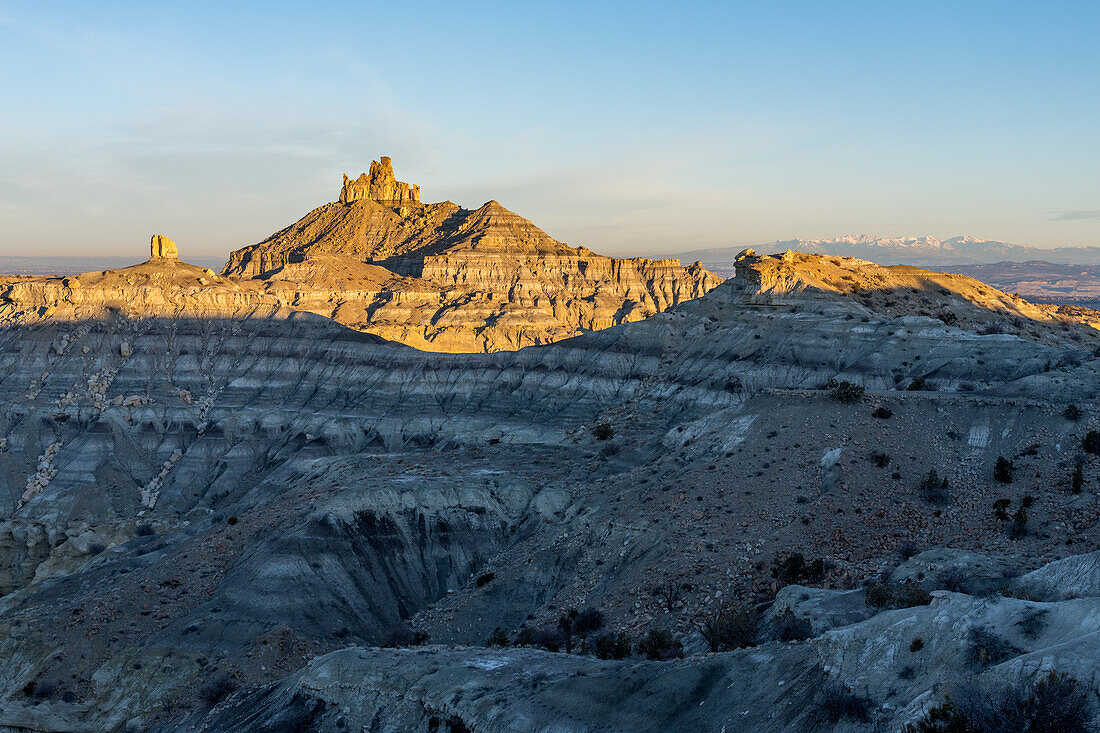 Angel Peak Scenic Area in der Nähe von Bloomfield, New Mexico. Frühmorgendliches Licht auf dem Angel Peak