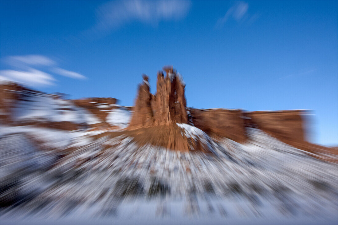 Spezialeffekt-Zoomtechnik zur Erzeugung radialer Unschärfe. Arches-Nationalpark, Utah