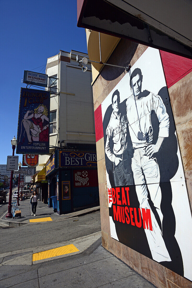 Gemaltes Schild des Beat-Museums am Broadway, San Francisco