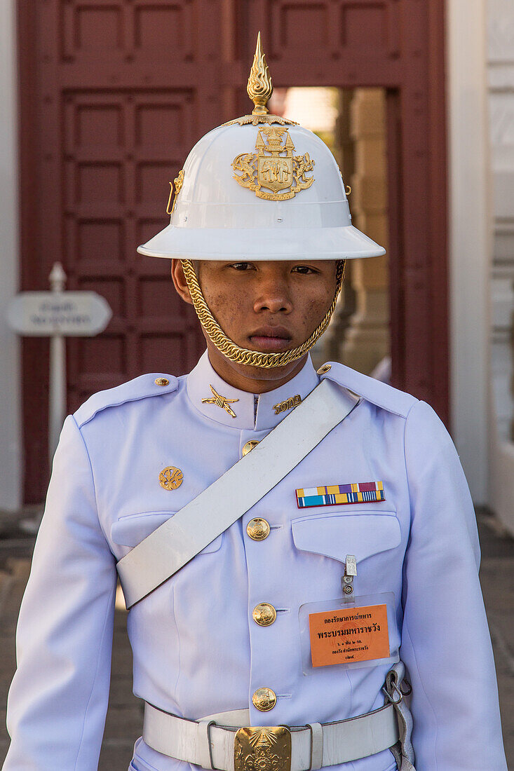 A Thai soldier in ceremonial uniform on duty at the Grand Palace complex in Bangkok, Thailand.