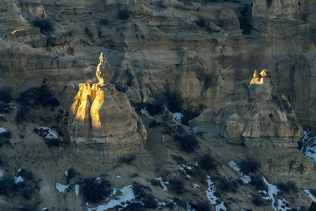 Angel Peak Scenic Area in der Nähe von Bloomfield, New Mexico. Ein Sandstein-Hoodoo an der Seite des Kutz Canyon