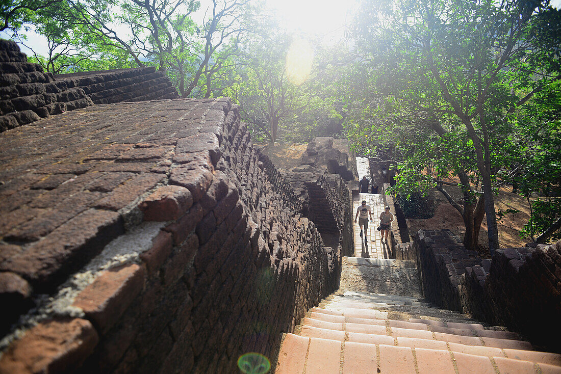 Sigiriya oder Sinhagiri, alte Felsenfestung im nördlichen Matale-Distrikt nahe der Stadt Dambulla in der Zentralprovinz, Sri Lanka