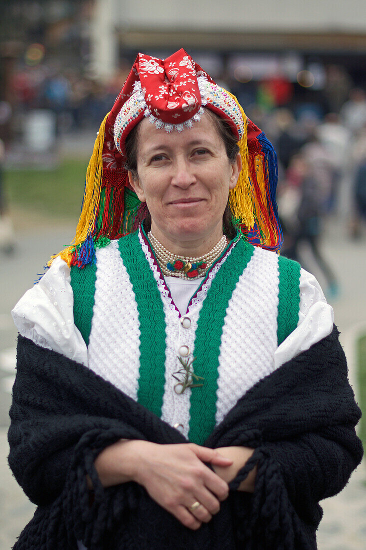 Trachten und Volkstraditionen beim Osterfest in Holl?k?, einem zum UNESCO-Welterbe gehörenden Dorf im Cserh?t-Gebirge des Nordungarischen Berglandes