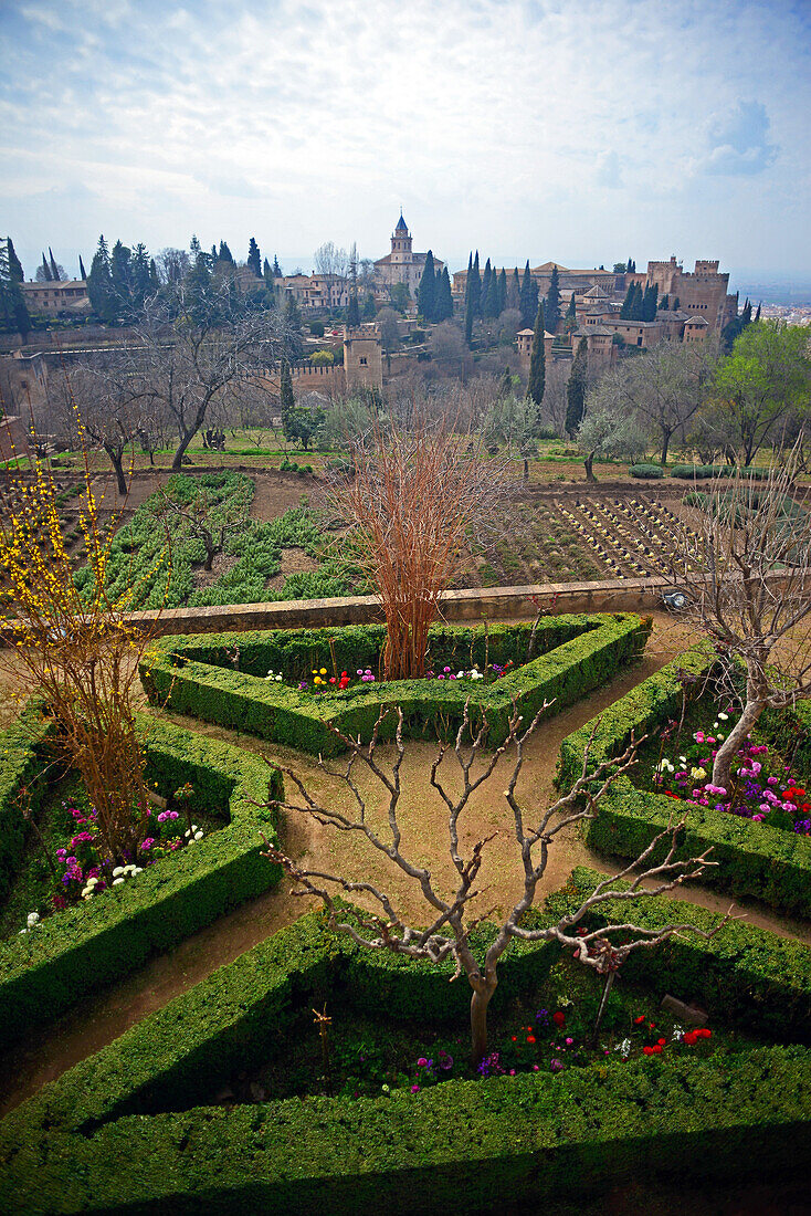 Die Gärten des Generalife in der Alhambra, einer Palast- und Festungsanlage in Granada, Andalusien, Spanien