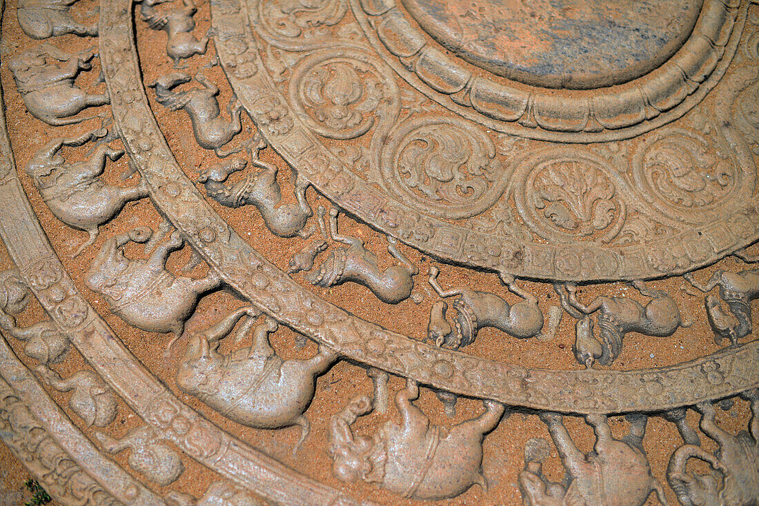 Das Vatadage, ein typisches rundes Reliquienhaus im heiligen Viereck der antiken Stadt Polonnaruwa, Sri Lanka