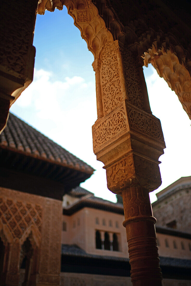 Palast der Löwen (Palacio de los Leones) in der Alhambra, Palast- und Festungskomplex in Granada, Andalusien, Spanien