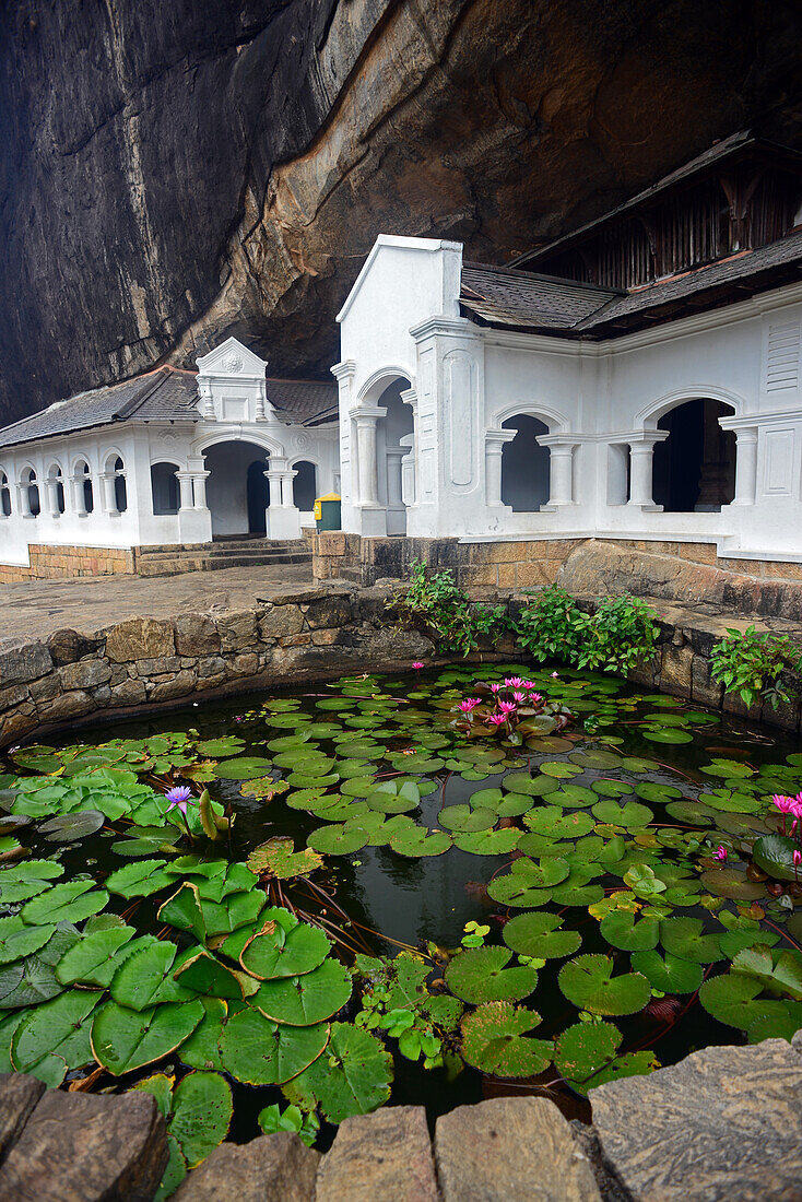 Dambulla-Höhlentempel oder Goldener Tempel von Dambulla, Weltkulturerbe in Sri Lanka