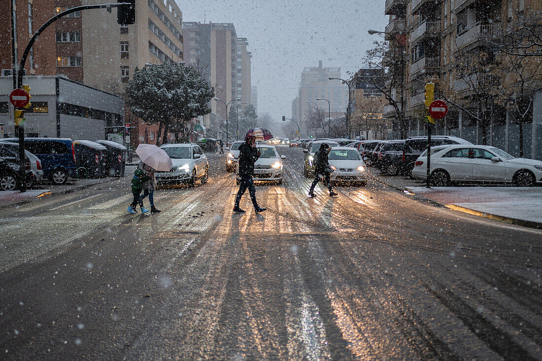 Zaragoza, vom Sturm Juan mit Schnee bedeckt