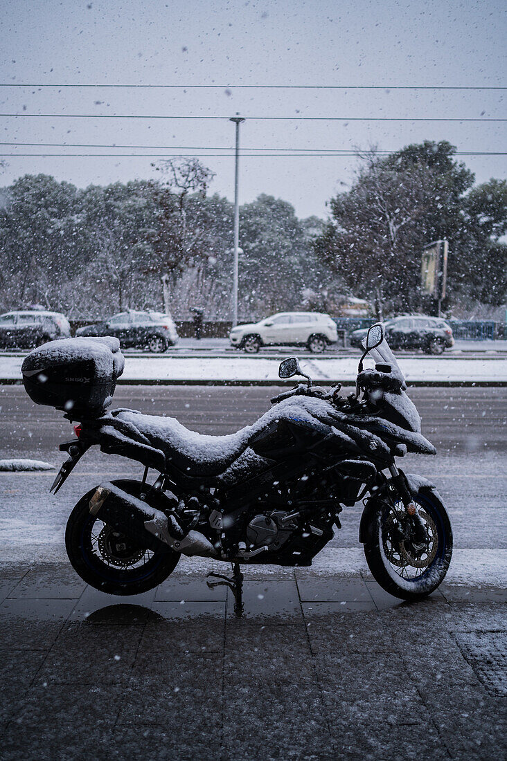 Zaragoza, vom Sturm Juan mit Schnee bedeckt