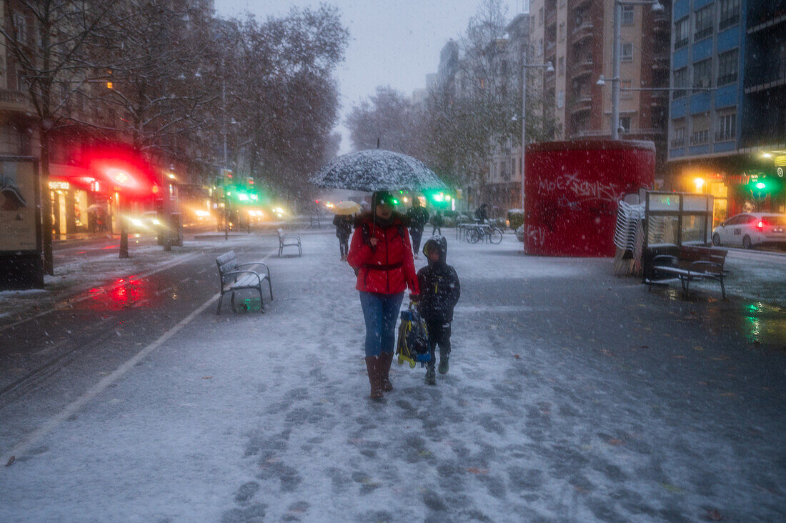Zaragoza, vom Sturm Juan mit Schnee bedeckt