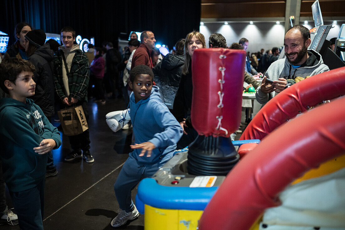 Retro Gamer 2023, an event where visitors can enjoy more than 100 original arcade machines emulating large arcades that transport you to the 80s, Zaragoza, Spain